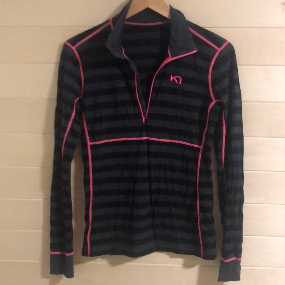 100%wool Kari Traa long sleeve undershirt. Half zip in pink with stripes